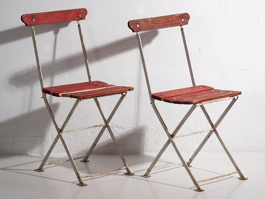 Antiguas sillas plegables de jardín en color rojo (c.1920). Conjunto de 4 piezas