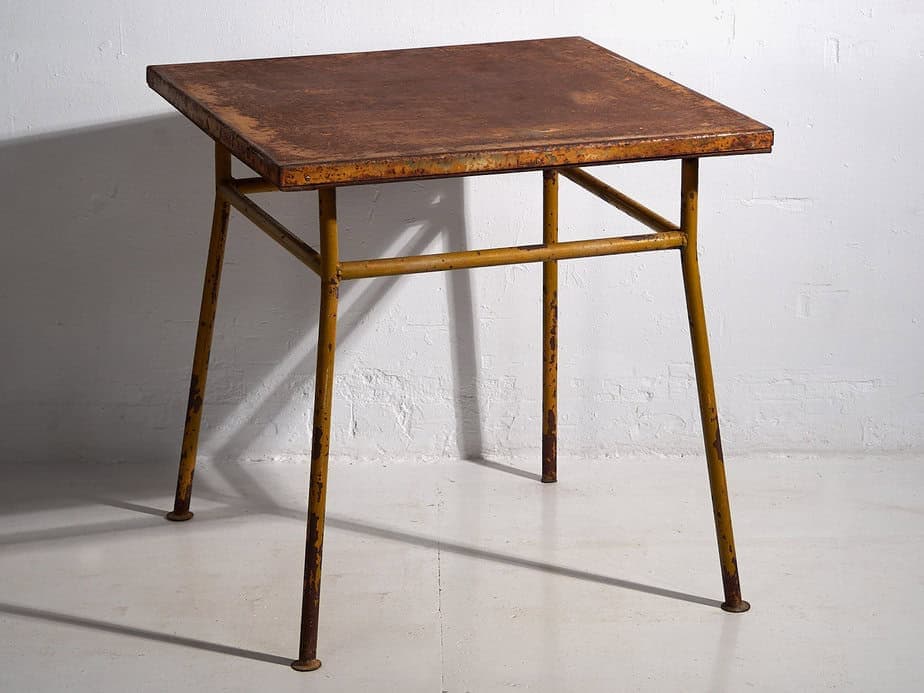 Mesa de exterior antigua de color ocre (c.1920) #3