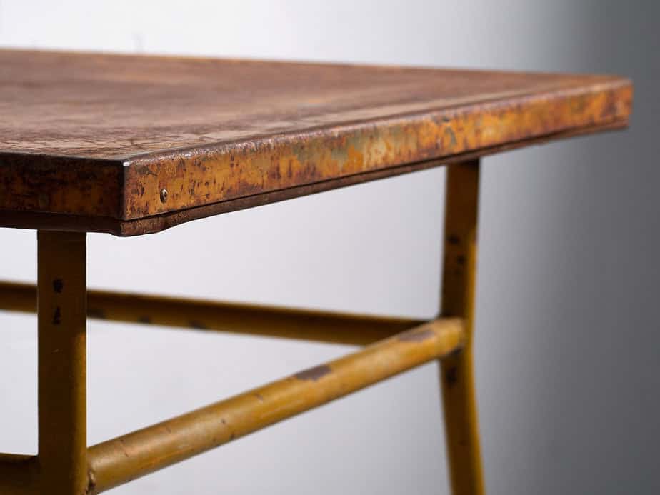 Mesa de exterior antigua de color ocre (c.1920) #3