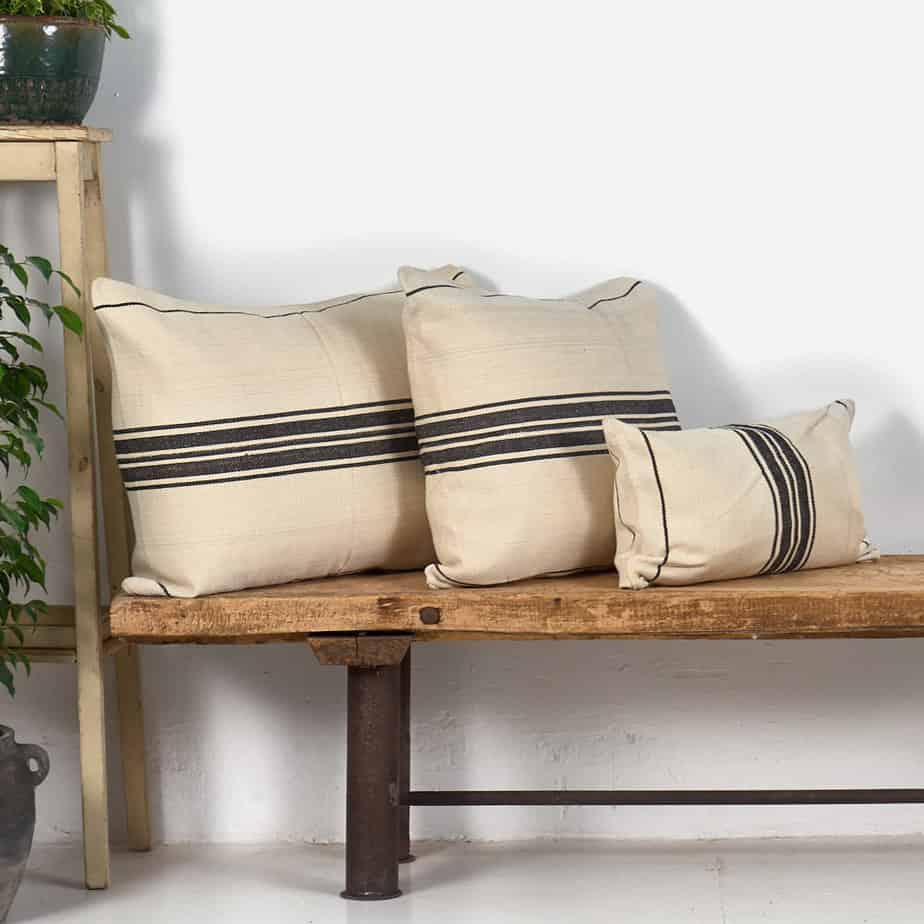 Coussin en lin rayé noir
