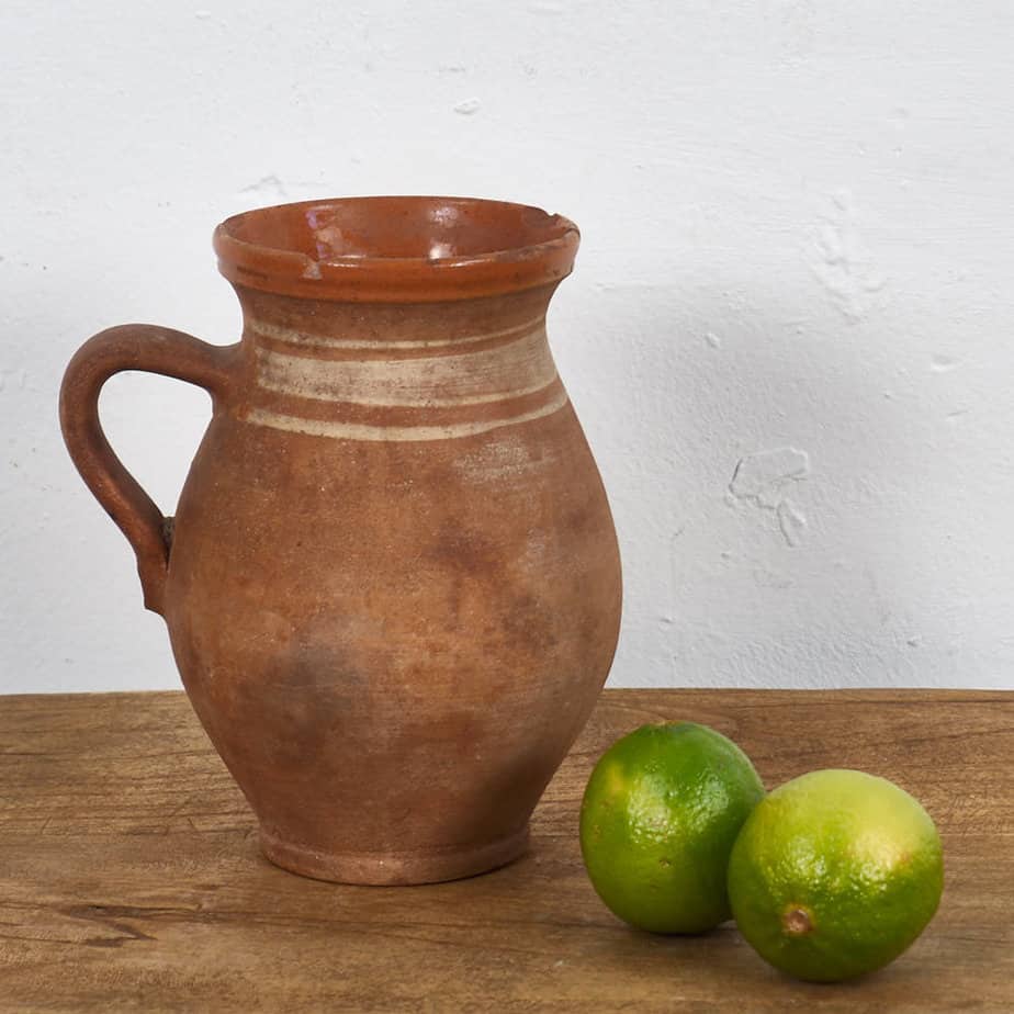 Jarrón antiguo de cerámica con asa (c.1900) #1