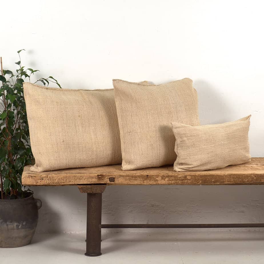 Cojín de lino antiguo de color natural