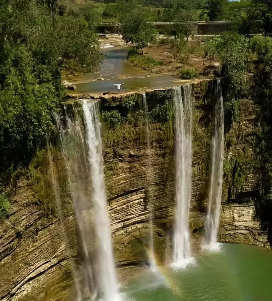 Here's another overhead shot that shows the majestic falls.