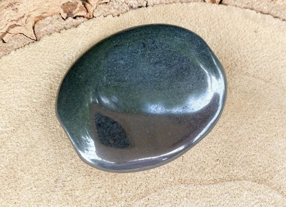 Spiral Crystals UK - Hematite Palm Stone