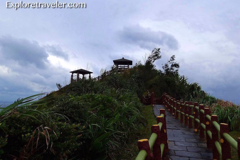Steps to a perfect view over looking Haishengping Bay Green Island