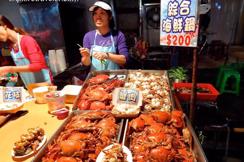 Fun to eat at Taipei Raohe Night Market in Taiwan 饒河夜市