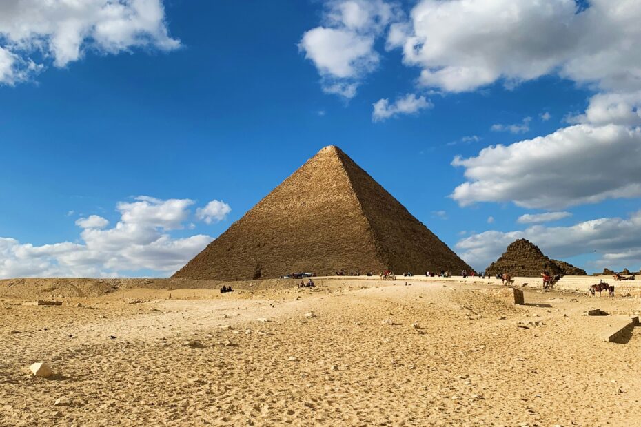 secrets cachés sous pyramides