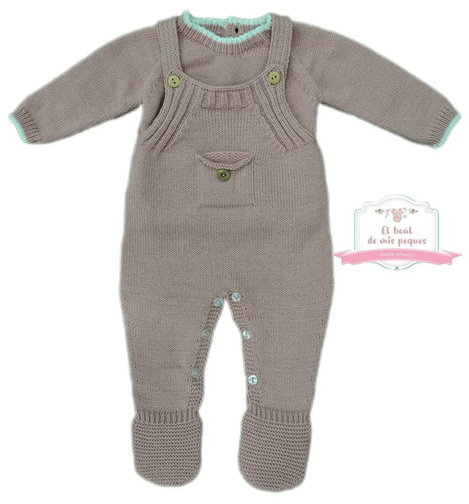 conjunto peto enterizo y jersey lana maquillaje