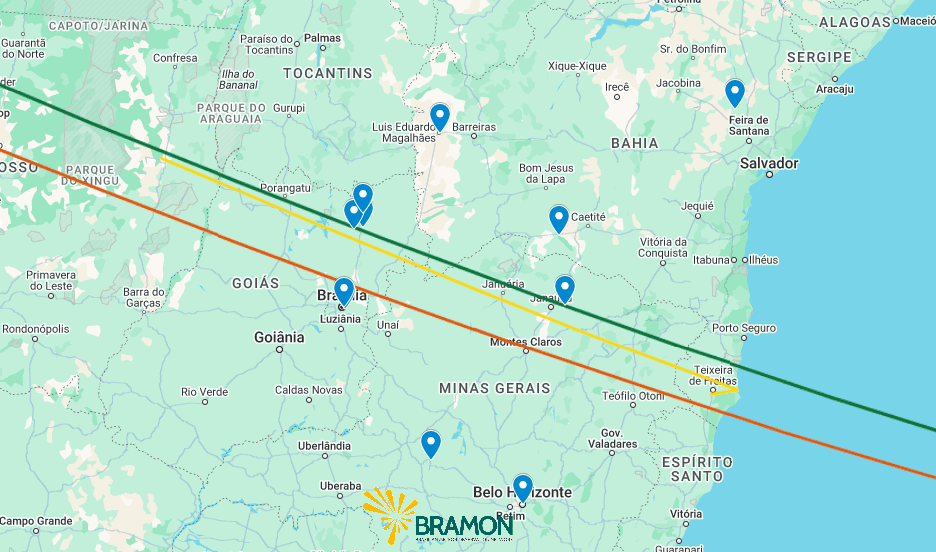 Trajetória do objeto (amarelo) estimada pela BRAMON, previsão da passagem do Falcon 9 (NORAD 40108) considerando os dados defasados (laranja) e passagem recalculada considerando a deterioração orbital esperada para o foguete - Créditos: BRAMON