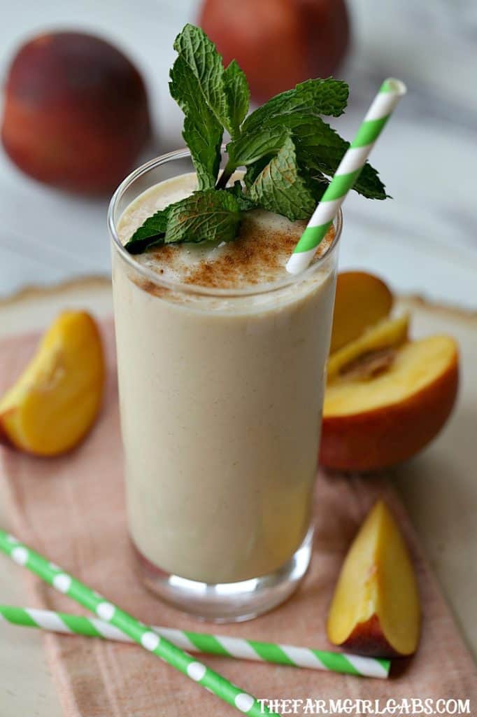 Start your morning off with this nutritious and delicious farm fresh Peach Pie Smoothie recipe. #smoothie #peachpie #drinkrecipes #smoothierecipes