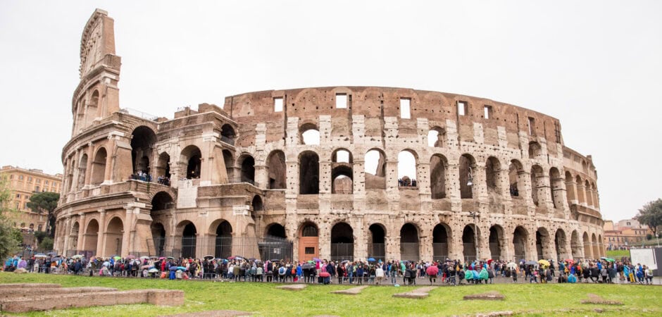 What day of the week is best to visit the Colosseum