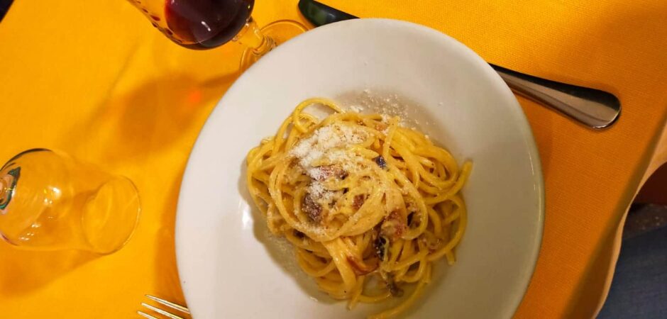 where do locals eat near the vatican