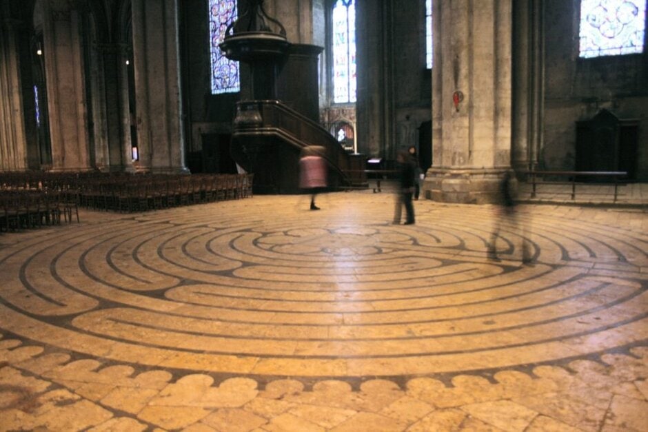 chartres cathedral labyrinth