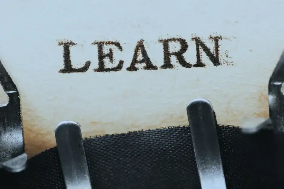 A sign with the word learn written on it