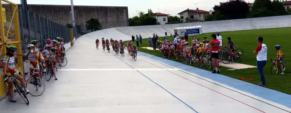 Velodromo Dalmine Rivestimenti pista by Prima Pavimenti