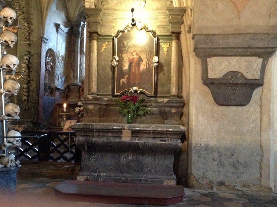 Sedlec-Ossuary-Church-of-Bones (7)