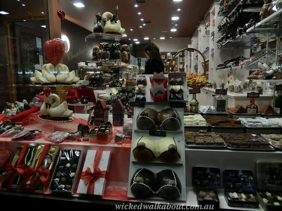 chocolate shops, Brugge with kids