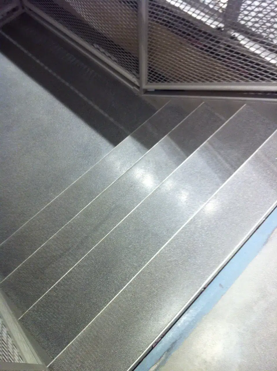Nike Amsterdam:
"Gradini prefabbricati con finitura Prima Polishing Concrete Floor per lo store Nike di Amsterdam