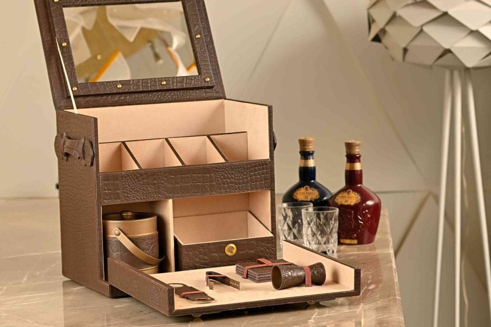 una caja de licor-