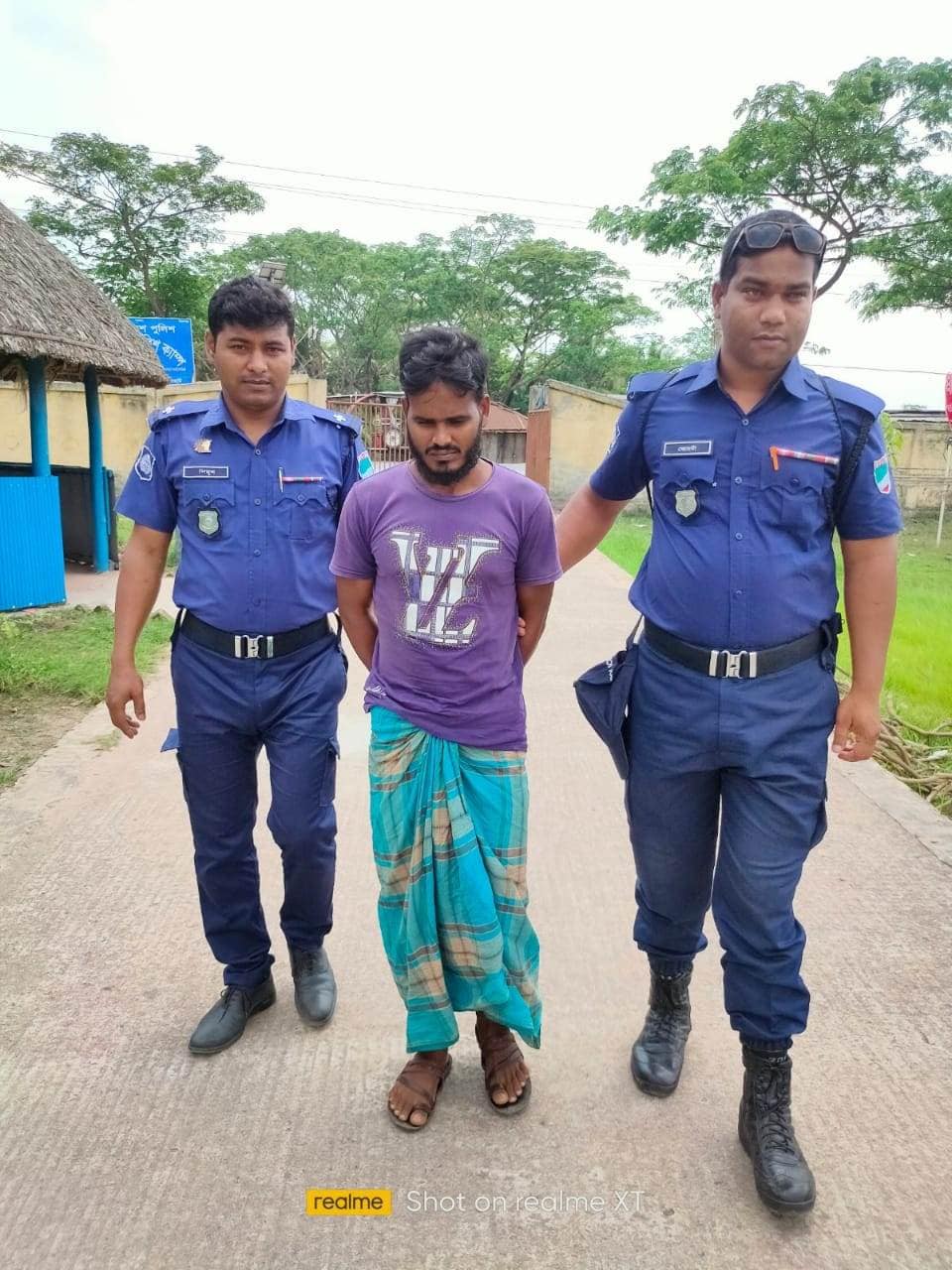 বাগেরহাটের রামপালে পাওনা চেয়ে বিপাকে এক যুবক, চুরির অপবাদ দিয়ে ২২ ঘন্টা আটকে রেখে বর্বর নির্যাতন, আটক ১