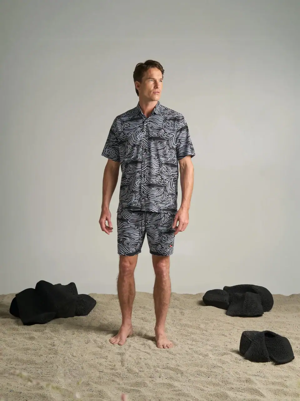 Camisa Hawaiana Manga Corta Corrientes y Tiburónes Blanco y Negro