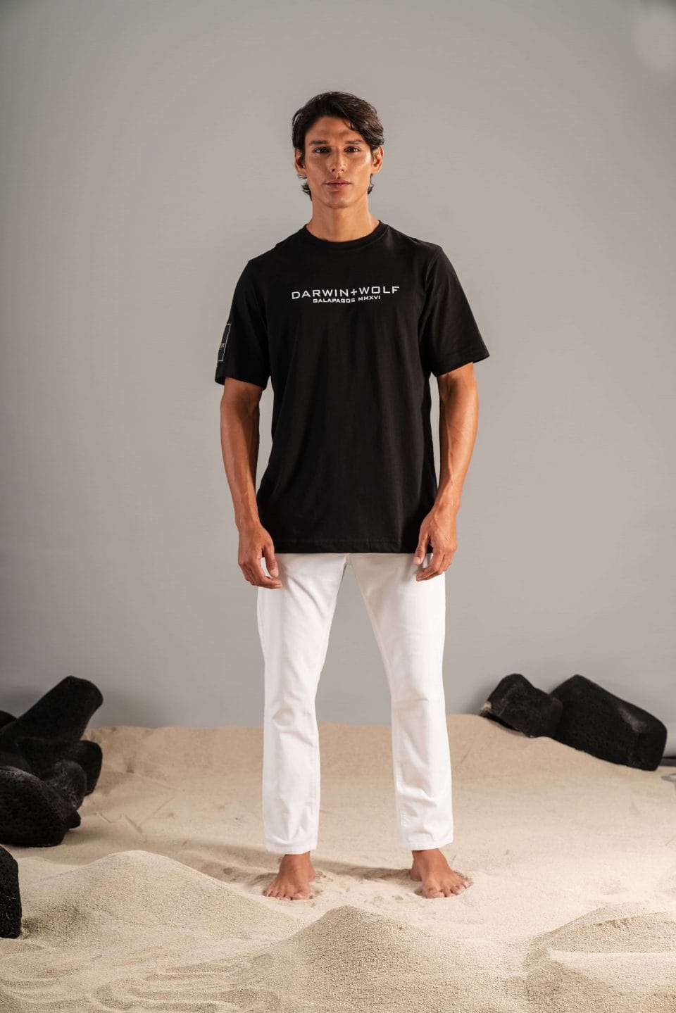 CAMISETA BÁSICA NEGRA