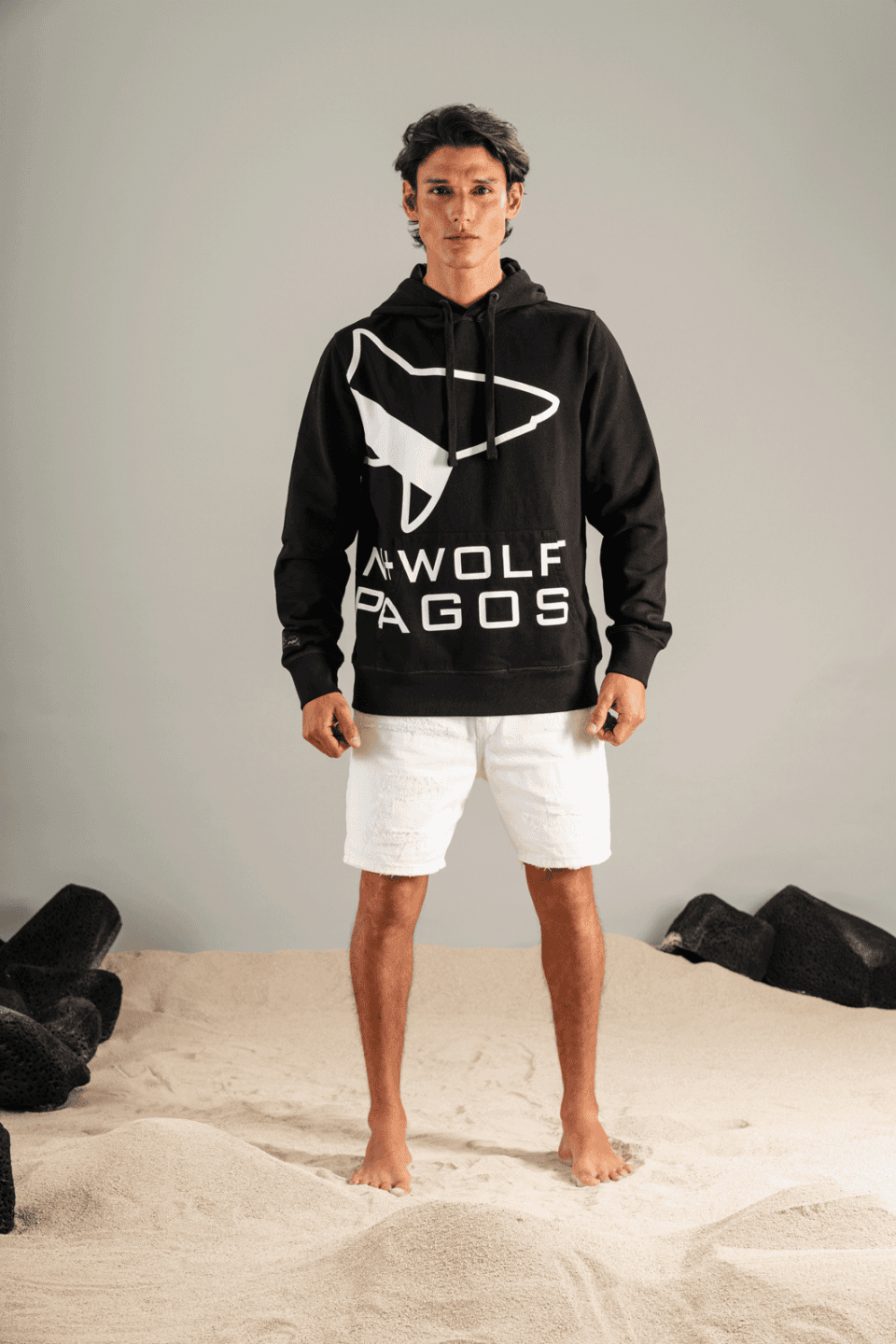 SUDADERA CON CAPUCHA LOGO NEGRO