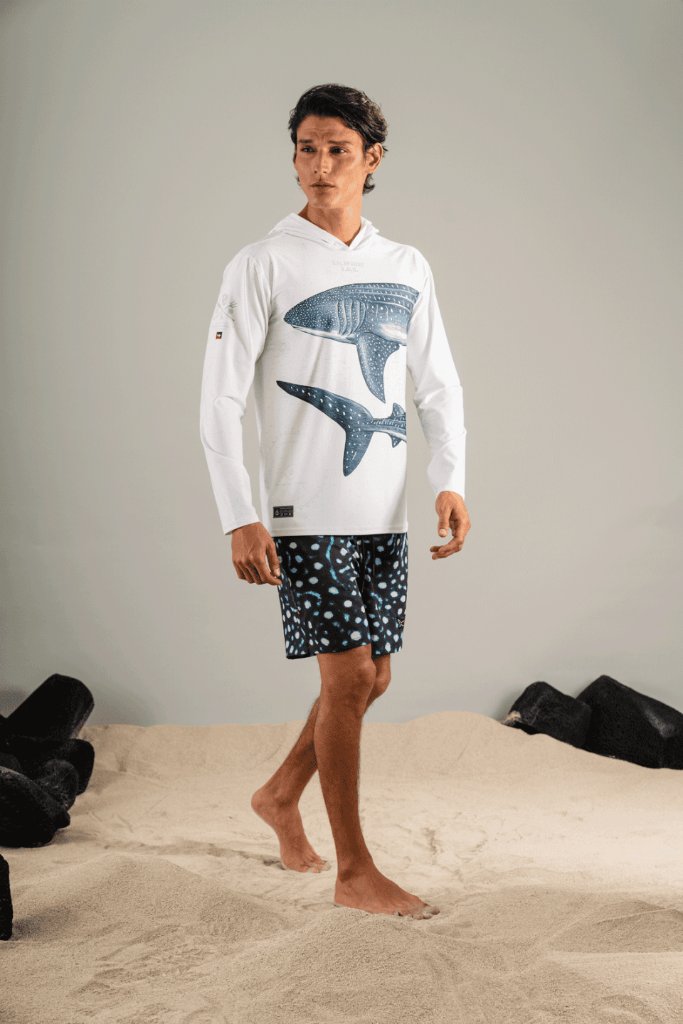 CAMISETA DE PROTECCIÓN SOLAR MANGA LARGA TIBURON BALLENA ACTIVISTA BLANCA