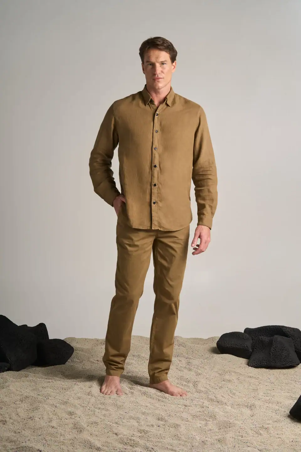 CAMISA DE LINO DE MANGA LARGA VERDE MILITAR