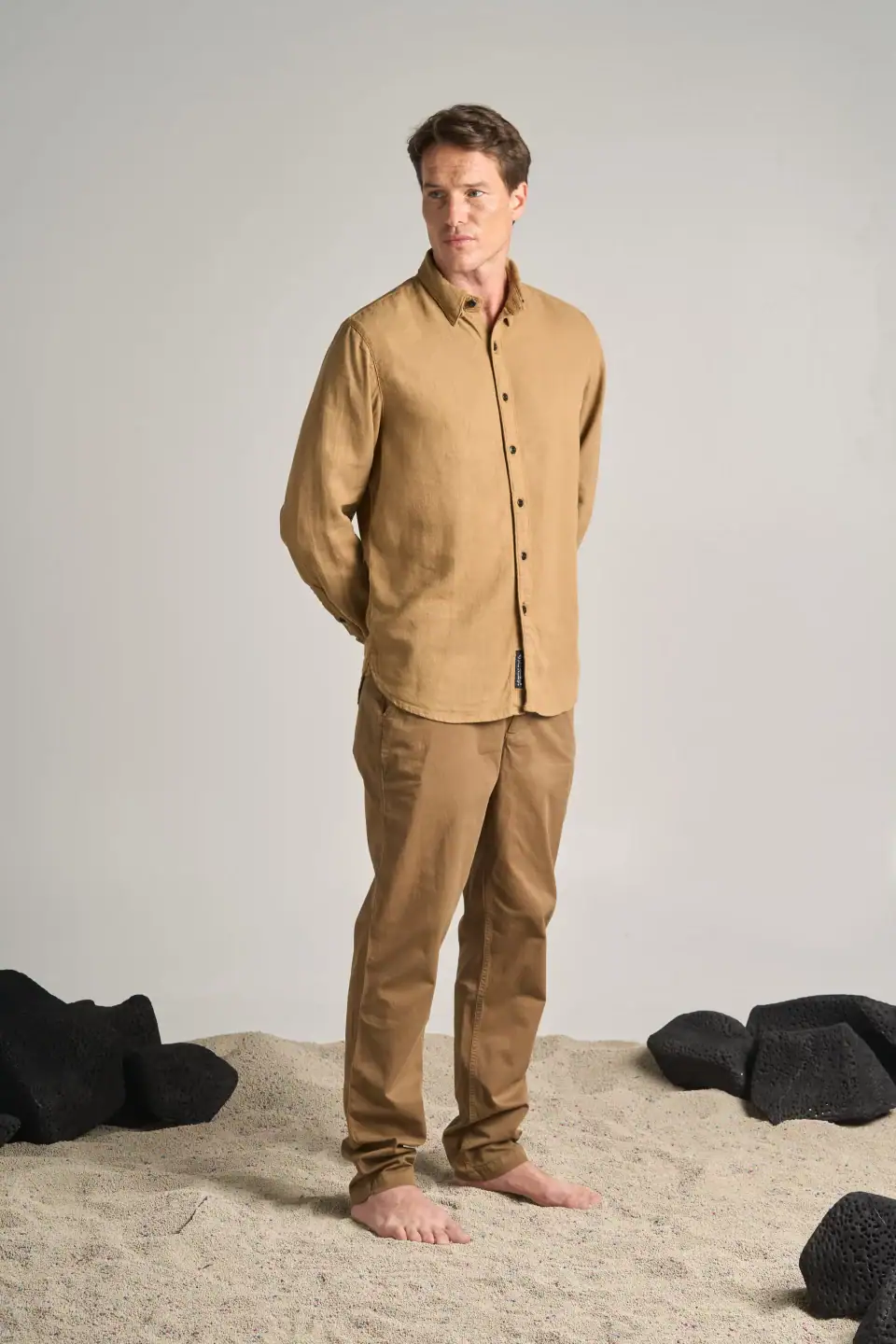 CAMISA DE LINO DE MANGA LARGA MARRON