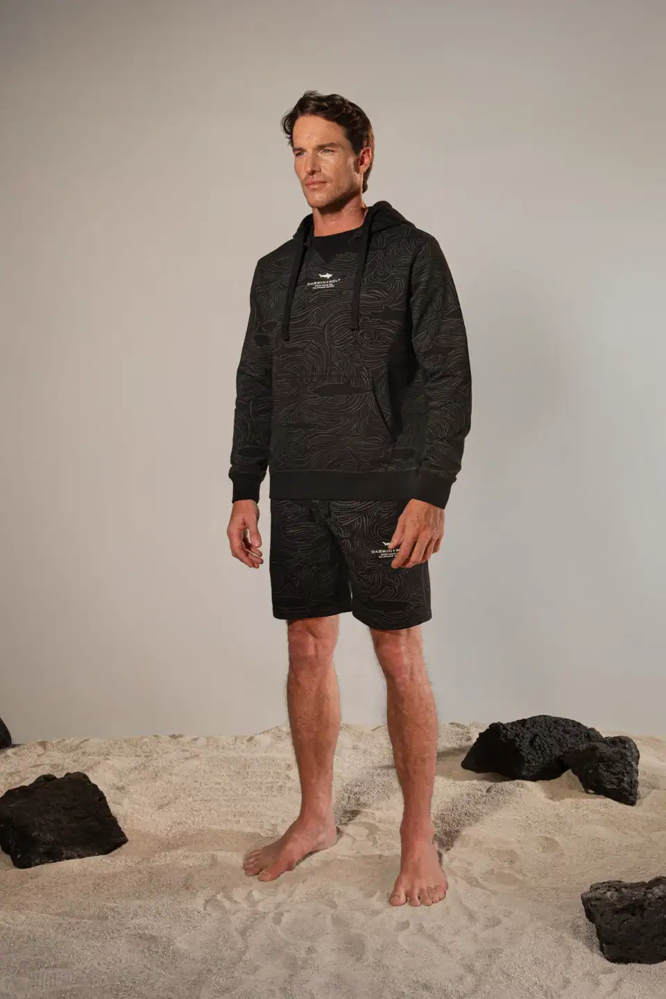 SUDADERA CON CAPUCHA CORRIENTES Y TIBURONES NAUTICO NEGRO