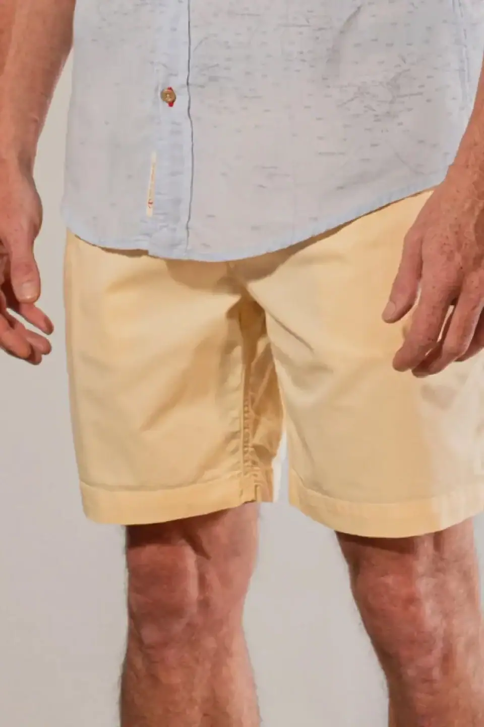 Pantalon corto de algodón amarillo
