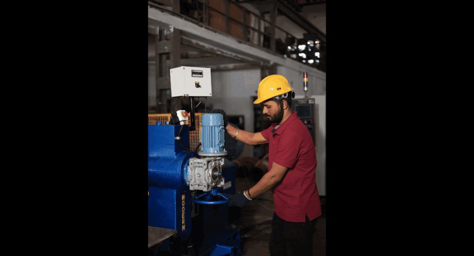 Modern Machine Expert Technician - Precision Assembly of Rubber Processing Machinery.