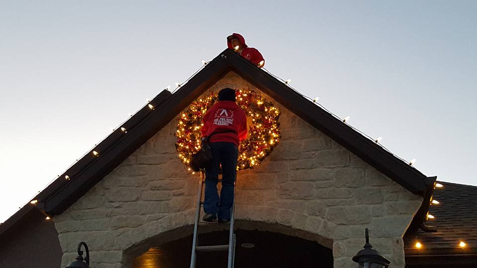 CHRISTMAS LIGHT INSTALLATION eVANSVILLE