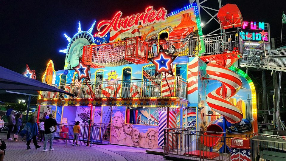 Hotels near Fun Spot in Orlando - Fun House attraction at Fun Spot America