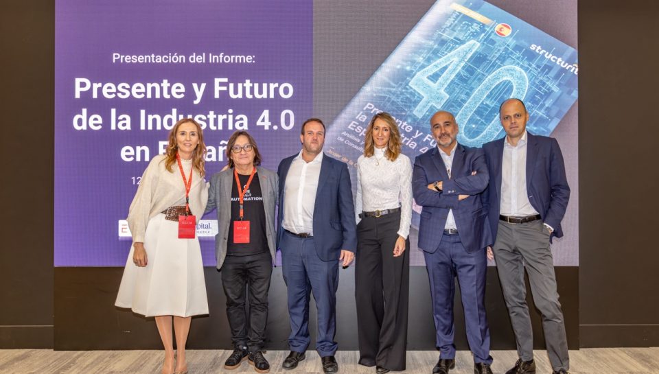 informe-industria-4-0 El equipo de Structurit en la presentación del informe de industria 4.0 en España.
