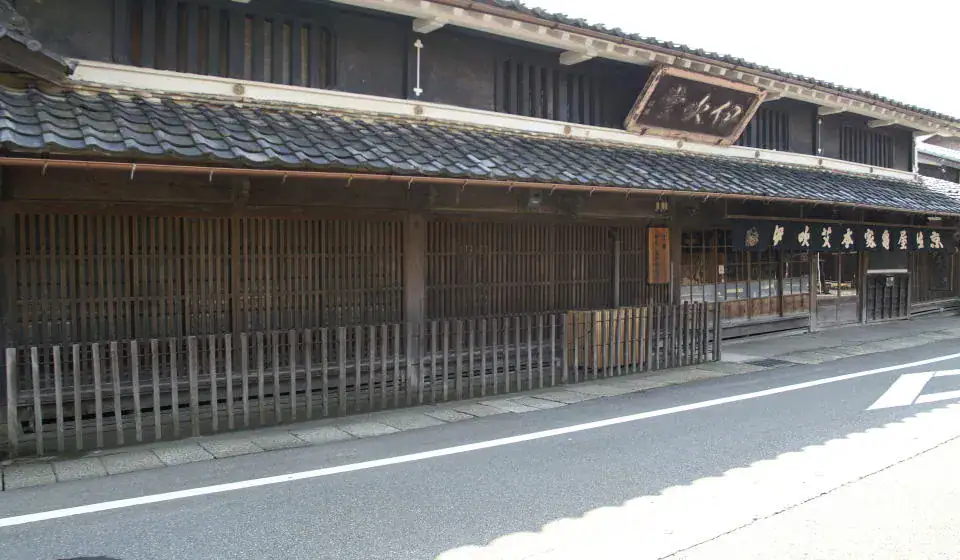 お灸の故郷、伊吹もぐさ亀屋佐京商店正面