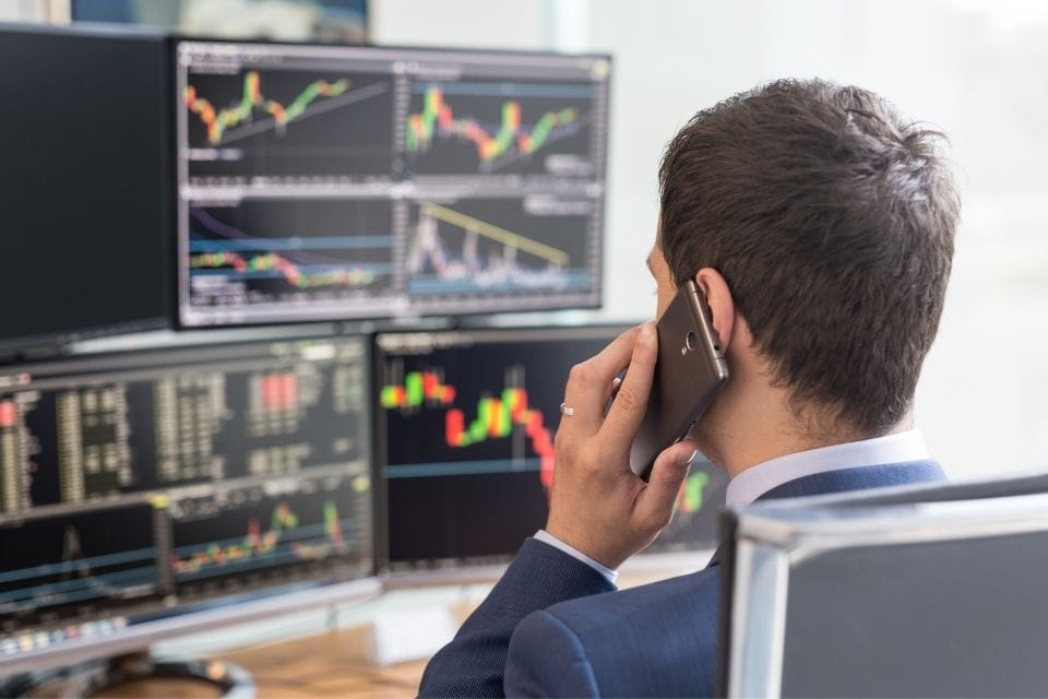 CORRETOR: COMO SE TORNAR UM CORRETOR DE IMÓVEIS DE SUCESSO