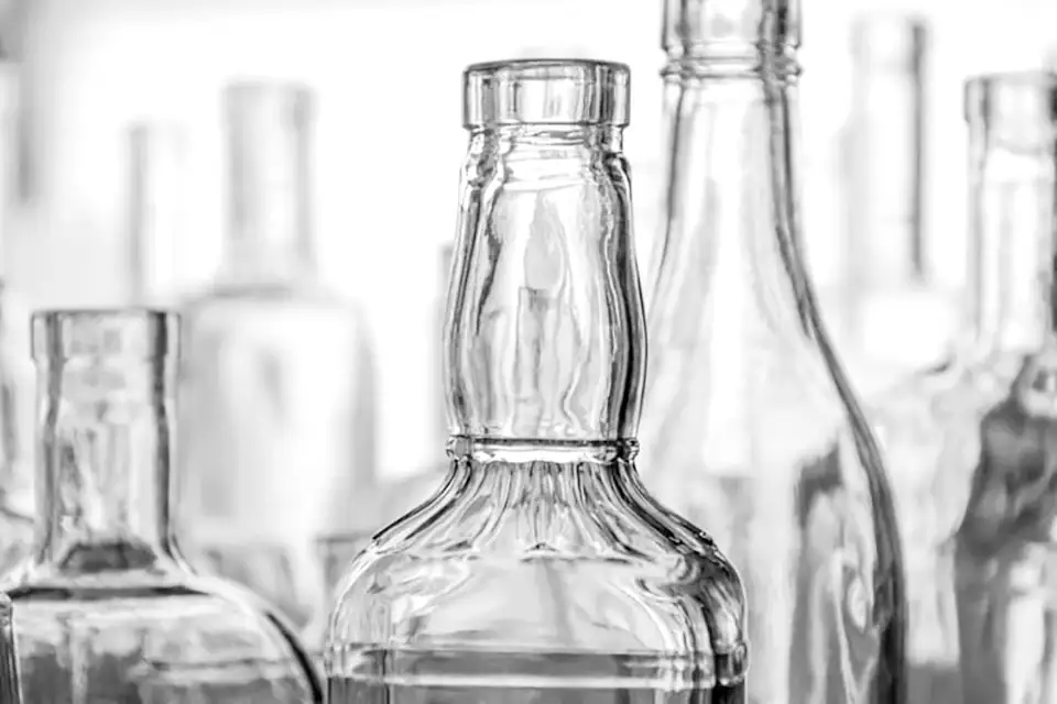 Top 12 Whiskey Bottle Manufacturers