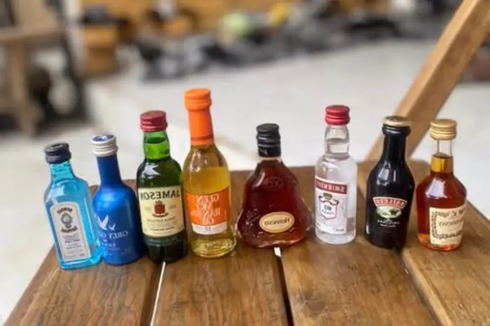 mini spirits bottles in bulk