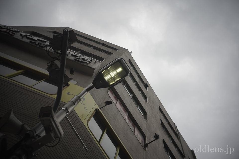 Leica(Leitz) Summaron 35mm F3.5 Lマウント 描写の特徴とレビュー作例 レモン社新宿ビル エモい写真画像 ブログ 