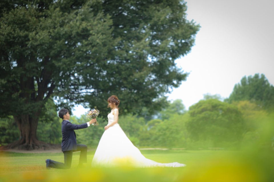 キャンプ場で結婚式を行う