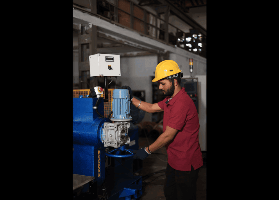 Modern Machine Expert Technician - Precision Assembly of Rubber Processing Machinery.