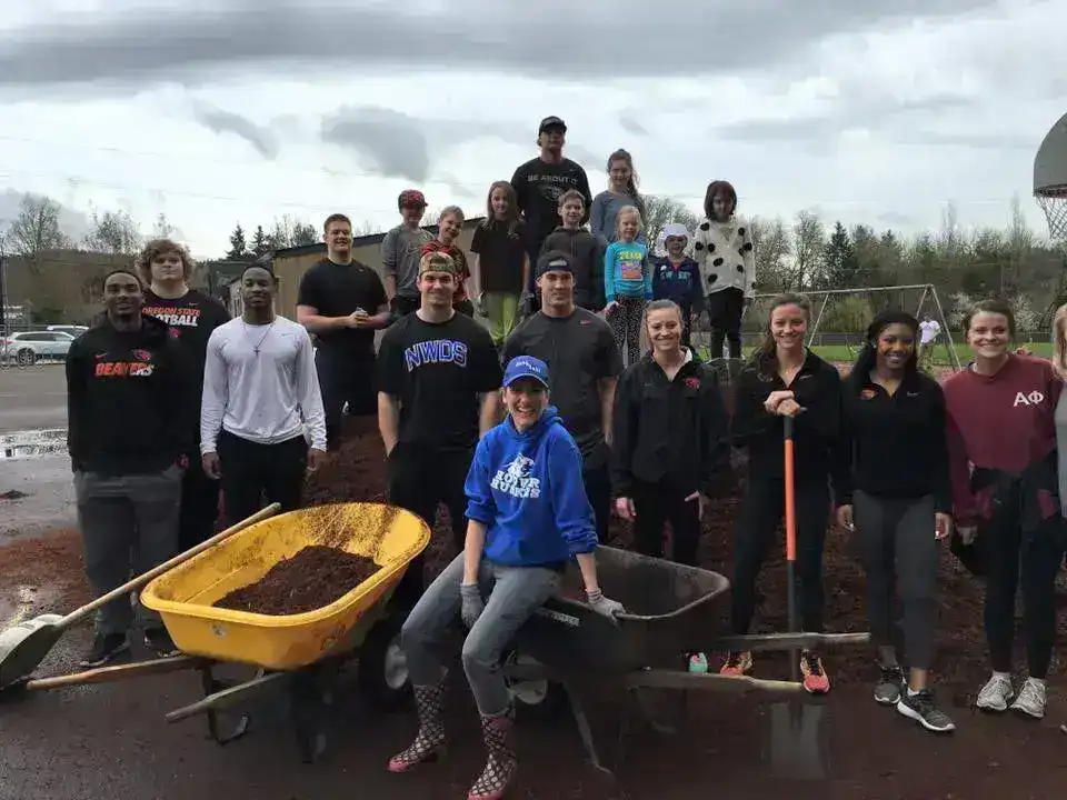 Youth-volunteers-Hoover-ocean-blue