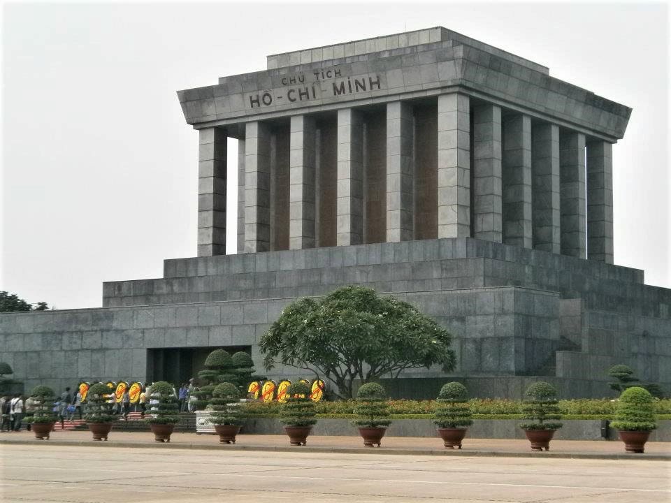 Vietnam - Viaje a Hanoi - Mausoleo Ho Chi Minh Vietnam - Viaje a Hanoi - Mausoleo Ho Chi Minh