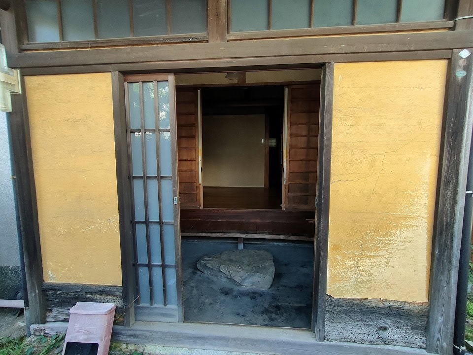 大磯町東小磯 平家一戸建て築80年超え 庭付き貸家