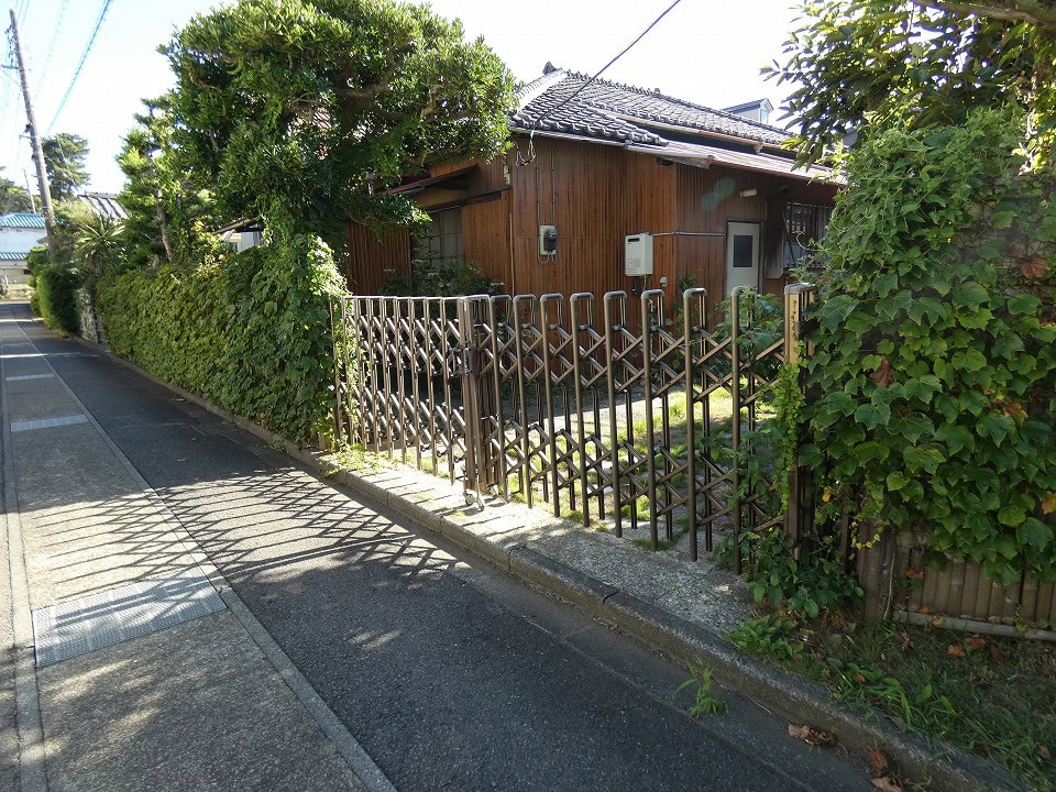 大磯町東小磯 平家一戸建て築80年超え 庭付き貸家