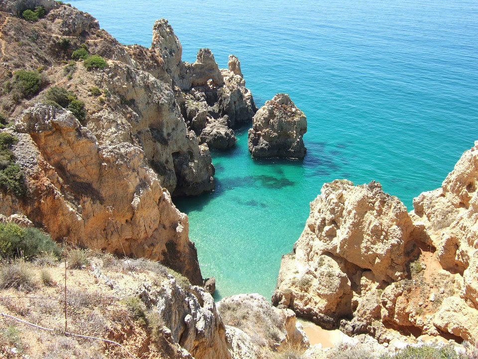 Buchten und Felsen an der Algarve