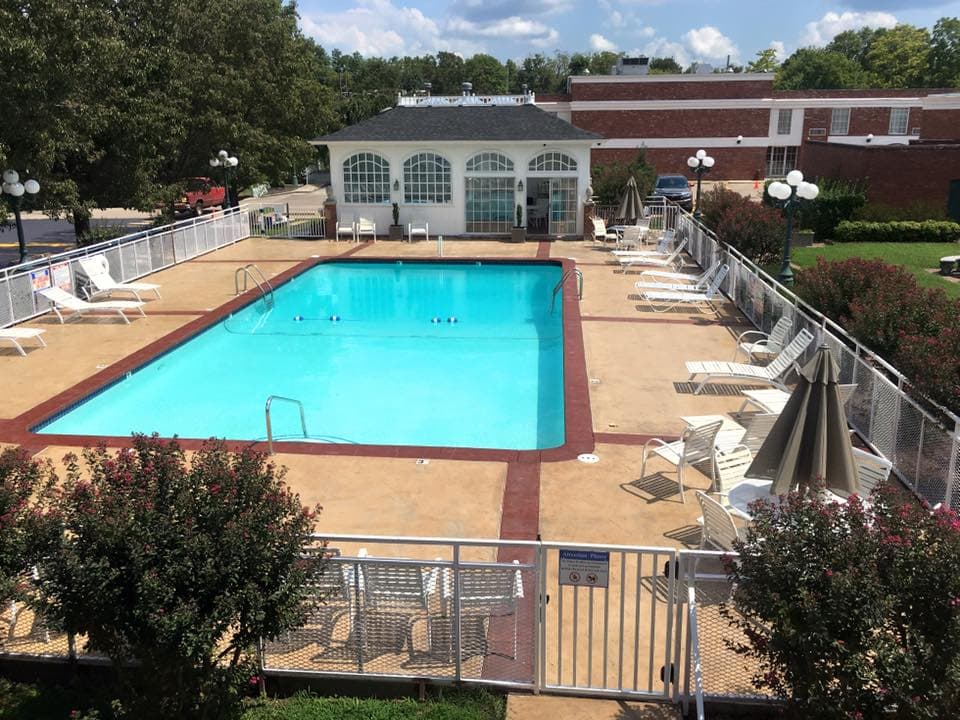 hotel amenities eureka springs arkansas lodging ozarks best western inn pools