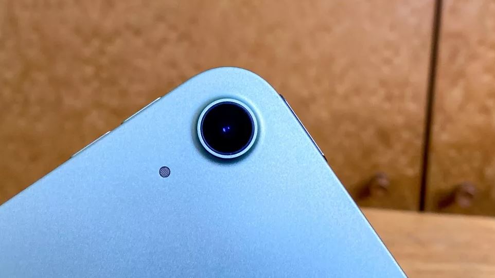 iPad Pro 2021 и iPad Air 4: в чём разница и что лучше купить? 12 Задняя камера iPad Air 4 широкоугольная камера, 12 Мп и имеет сенсор BSI